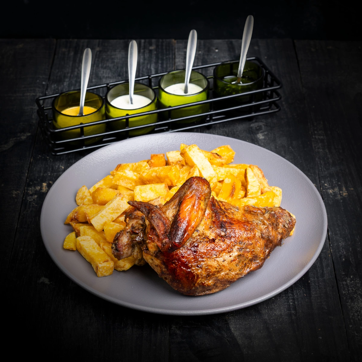 1/4 de pollo + papas fritas