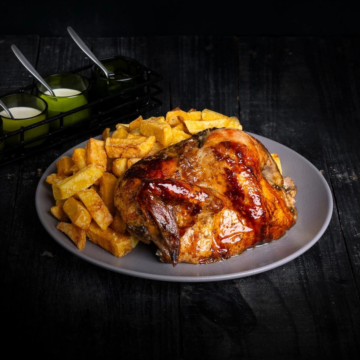 1/2 de pollo + papas fritas