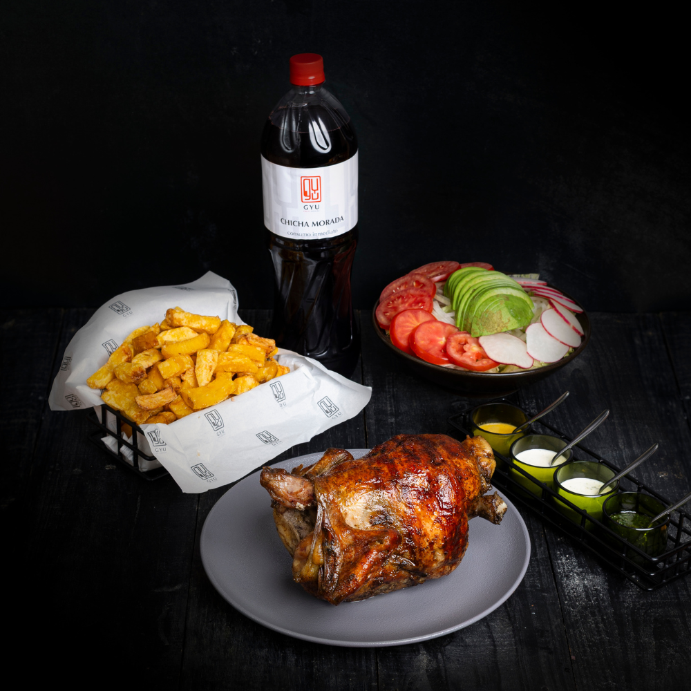 Combo pollo brasa + papas fritas + ensalada fresca + chicha 1.5 lt