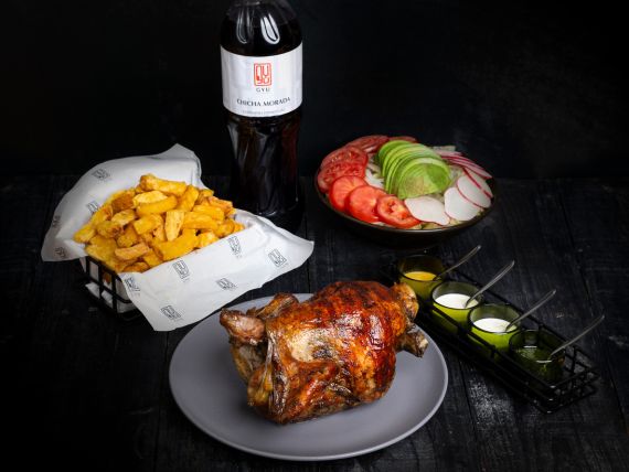 Combo pollo brasa + papas fritas + ensalada fresca + chicha 1.5 lt