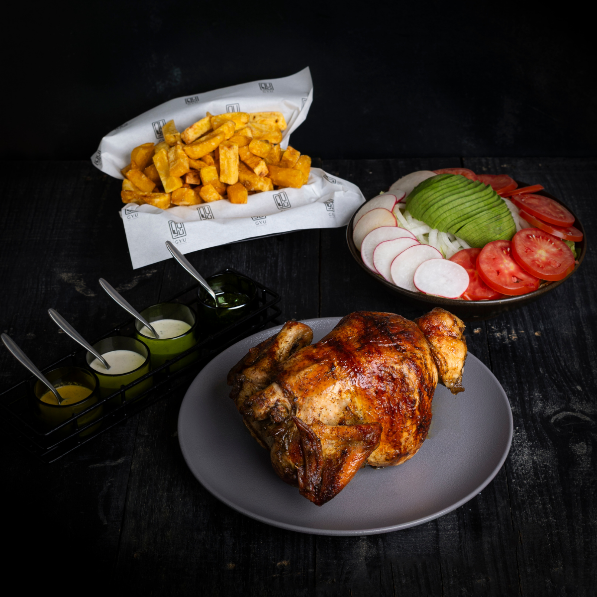 1 pollo + papas fritas + ensalada