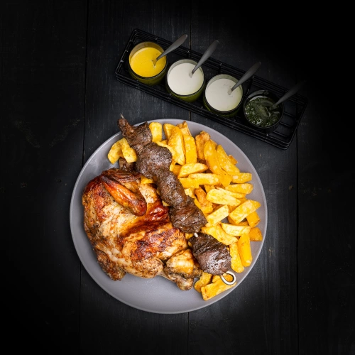 1/2 de pollo + papas fritas + 1 anticucho 