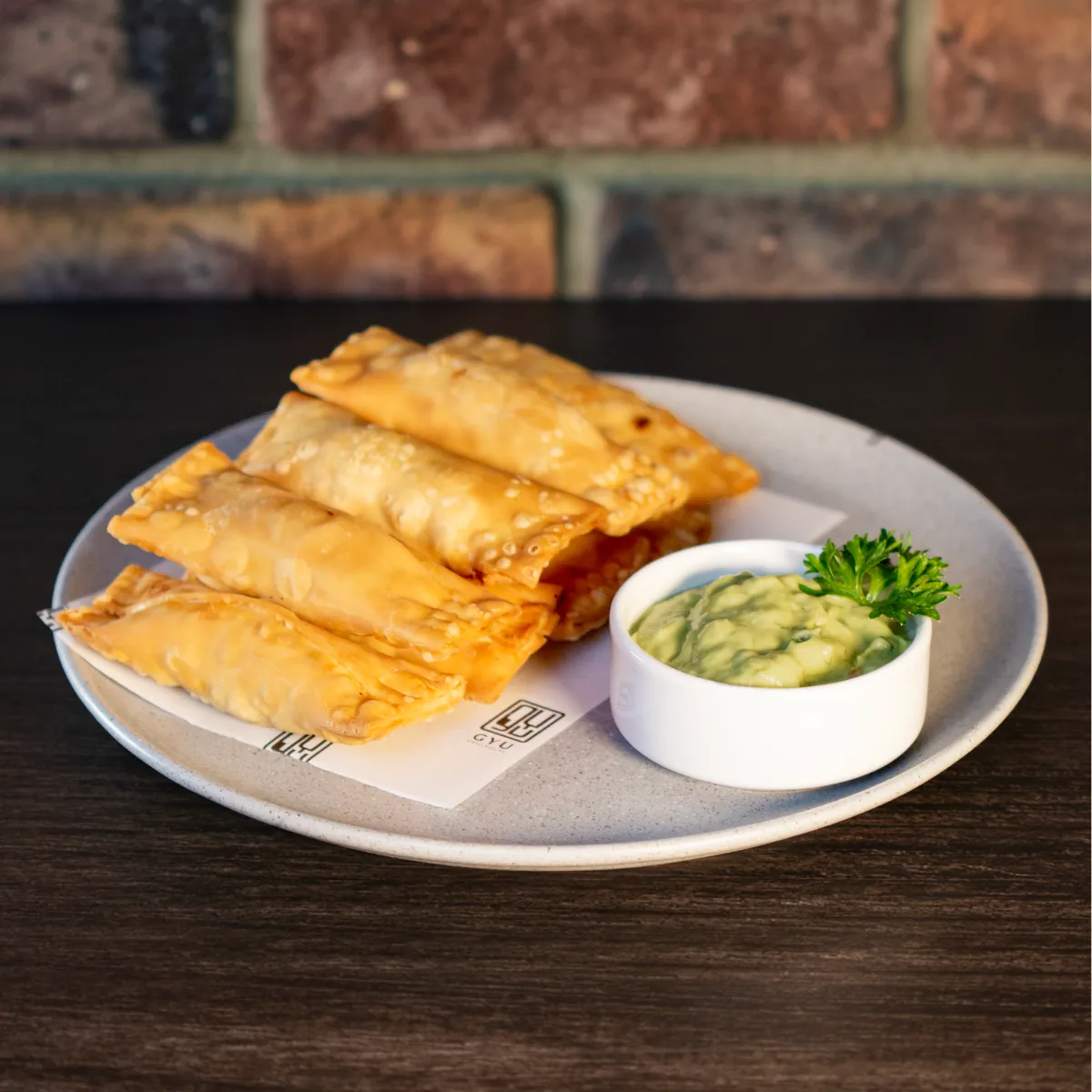 Tequeños de pollo a la brasa 